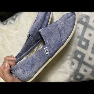 Women’s Size 9 toms (Never worn!)